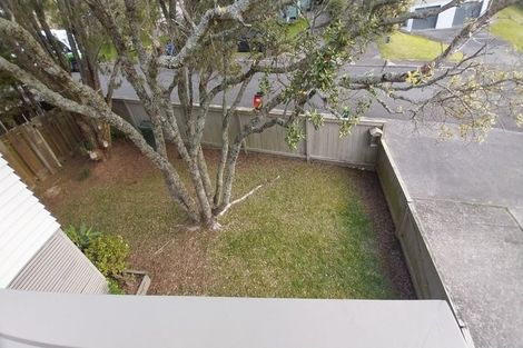 Photo of property in 1/5 Kathleen Street, Totara Vale, Auckland, 0627