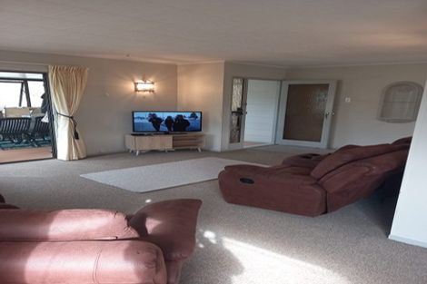 Photo of property in 19 Cairngorm Place, Highland Park, Auckland, 2010