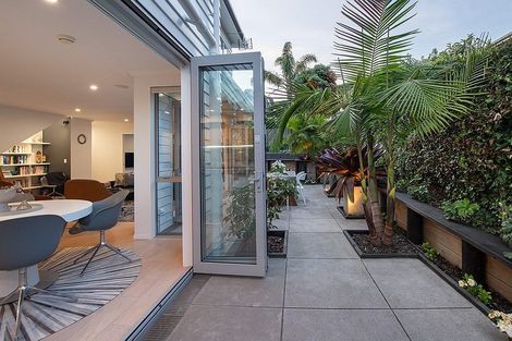 Photo of property in 3a Rossmore Terrace, Murrays Bay, Auckland, 0630