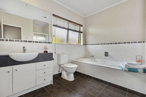 Photo of property in 34 Stranraer Crescent, Wattle Downs, Auckland, 2103