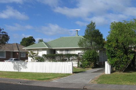 Photo of property in 24 Lynden Avenue, Hillcrest, Auckland, 0627