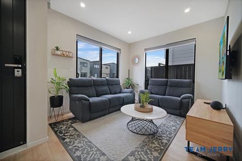 Photo of property in 69 Whare Kauri Road, Papakura, 2110