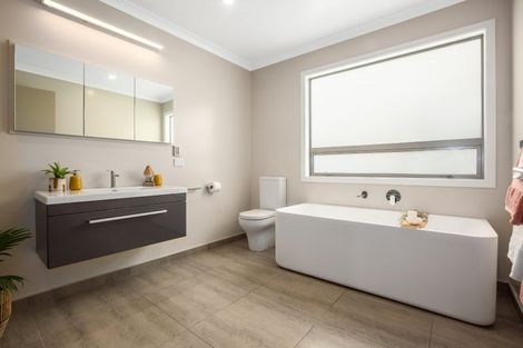 Photo of property in 15 Sue Dow Lane, Aotea, Porirua, 5024