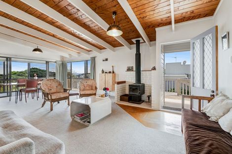 Photo of property in 25a Tindalls Bay Road, Tindalls Beach, Whangaparaoa, 0930