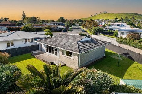 Photo of property in 2/13 Kowhai Avenue, Mangere Bridge, Auckland, 2022