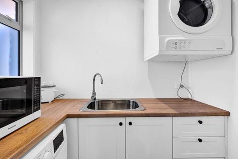 Photo of property in 2 Wakefield Street, Welbourn, New Plymouth, 4310