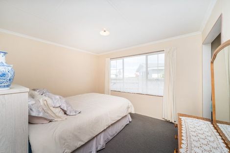 Photo of property in 8 Forbes Place, Kelvin Grove, Palmerston North, 4414
