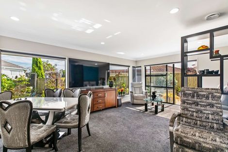 Photo of property in 2/83 Meadowland Drive, Somerville, Auckland, 2014