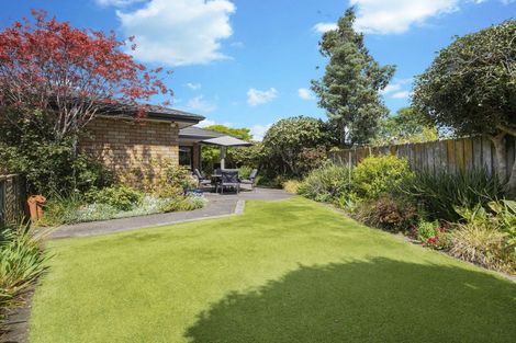 Photo of property in 12 Papawai Grove, Waikanae, 5036