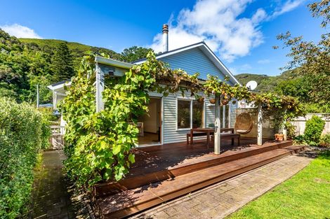 Photo of property in 254 Muritai Road, Eastbourne, Lower Hutt, 5013