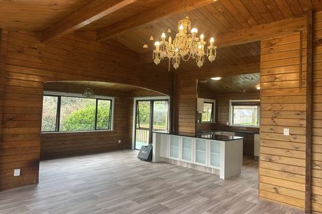 Photo of property in 137 Simpson Road, Henderson Valley, Auckland, 0614