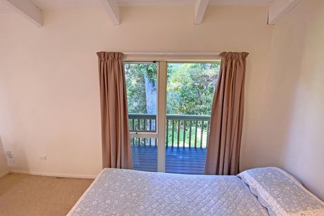 Photo of property in 18 Grand View Road, Leigh, 0985