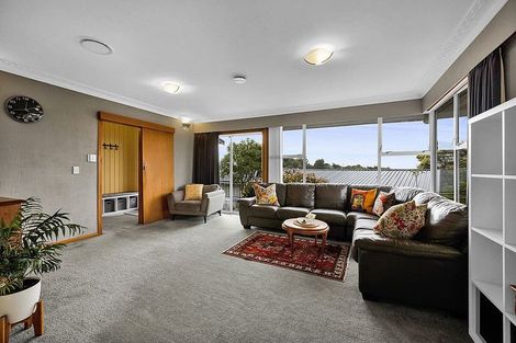 Photo of property in 14 Montana Place, Merrilands, New Plymouth, 4312