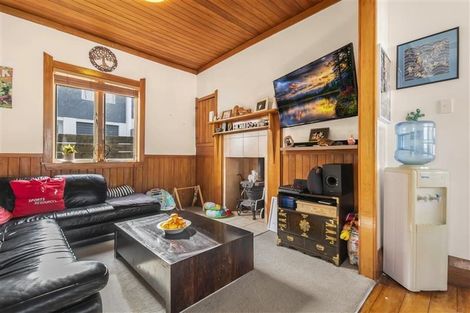 Photo of property in 2 Bowers Road, Glen Eden, Auckland, 0602