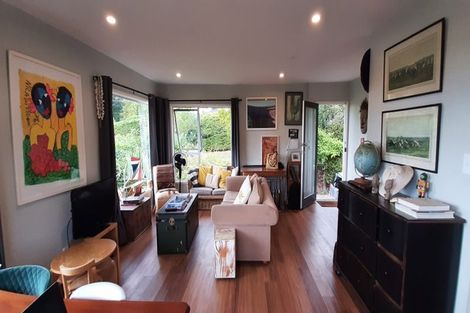 Photo of property in 37 West Lynn Road, Titirangi, Auckland, 0604