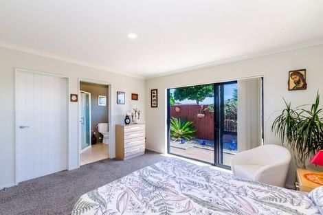 Photo of property in 7 Central Park, Paraparaumu Beach, Paraparaumu, 5032