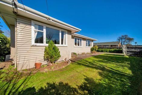 Photo of property in 8 Reid Avenue, Hawera, 4610