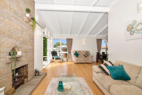 Photo of property in 11 Tiroroa Avenue, Te Atatu South, Auckland, 0610