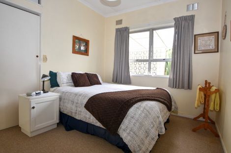 Photo of property in 1 Philip Street, Carterton, 5713