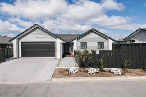 Photo of property in 27 Daniel Place, Kelvin Grove, Palmerston North, 4414