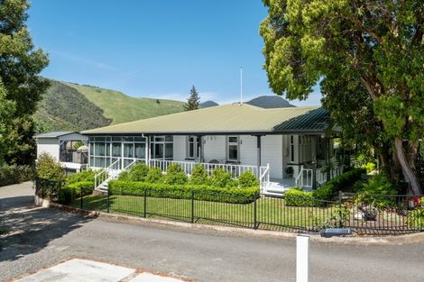 Photo of property in 30 Main Road, Havelock, 7100