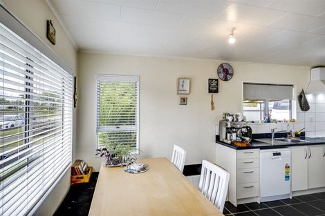 Photo of property in 25 Tait Drive, Greenmeadows, Napier, 4112