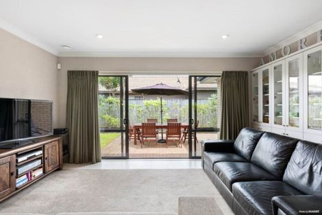 Photo of property in 52 Stranraer Crescent, Wattle Downs, Auckland, 2103