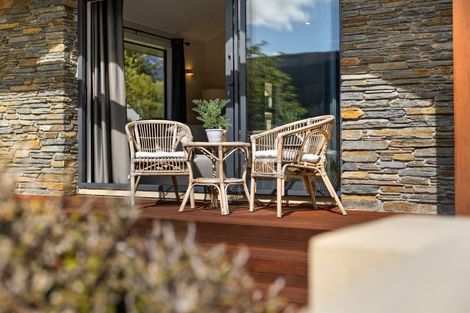 Photo of property in 35 Oregon Drive, Kelvin Heights, Queenstown, 9300