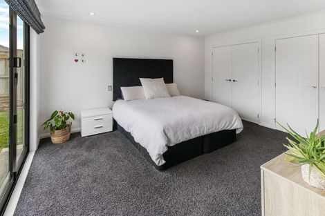 Photo of property in 79 Rosalie Terrace, Kelvin Grove, Palmerston North, 4414