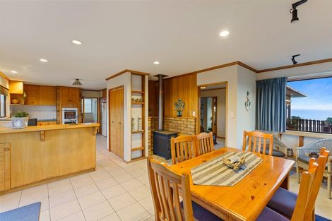 Photo of property in 128 Seaview Road, Paraparaumu Beach, Paraparaumu, 5032
