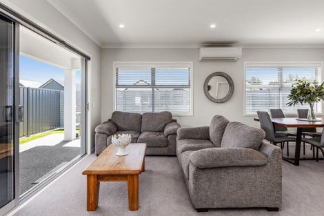 Photo of property in 22 Young Place, Taradale, Napier, 4112