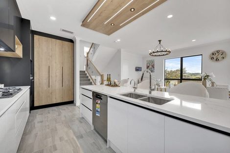 Photo of property in 2a Ballyalton Crescent, Flat Bush, Auckland, 2019