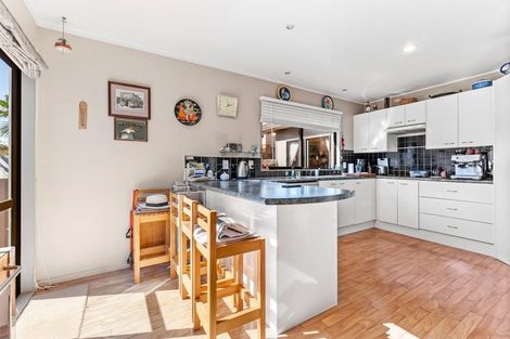 Photo of property in 22 Coralsea Way, Arkles Bay, Whangaparaoa, 0932