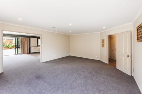 Photo of property in 12 Johnstone Drive, Fitzherbert, Palmerston North, 4410