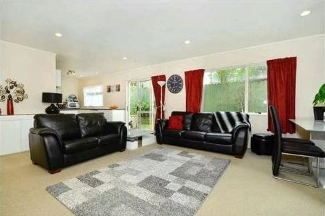 Photo of property in 10 Granville Drive, Massey, Auckland, 0614