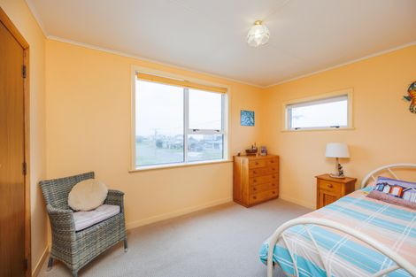 Photo of property in 19 Marine Parade South, Foxton Beach, Foxton, 4815