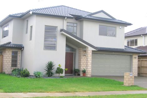 Photo of property in 13 Strundeen Close, Flat Bush, Auckland, 2016