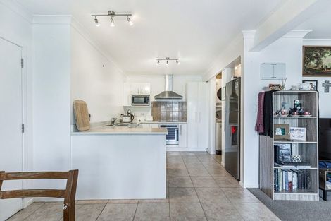 Photo of property in 17 Da Vinci Place, West Harbour, Auckland, 0618