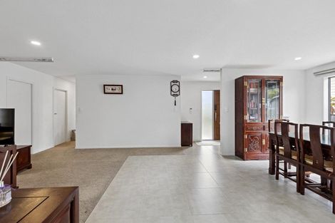 Photo of property in 3 Julia Place, Totara Vale, Auckland, 0629