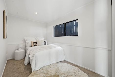 Photo of property in 2/5 View Road, Shelly Park, Auckland, 2014
