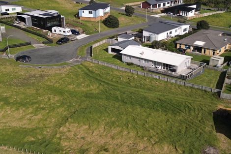 Photo of property in 7 Snapper Street, Baylys Beach, 0377