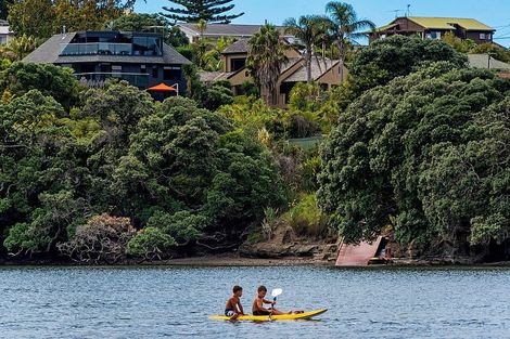 Photo of property in 10 The Crescent, Tindalls Beach, Whangaparaoa, 0930