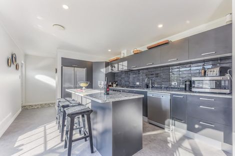 Photo of property in 215a Waikawa Road, Waikawa, Picton, 7220