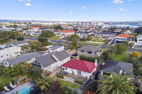 Photo of property in 55a Oceanview Road, Mount Maunganui, 3116
