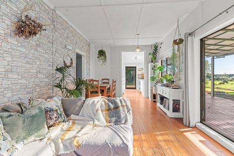 Photo of property in 6929 South Road, Warea, New Plymouth, 4381