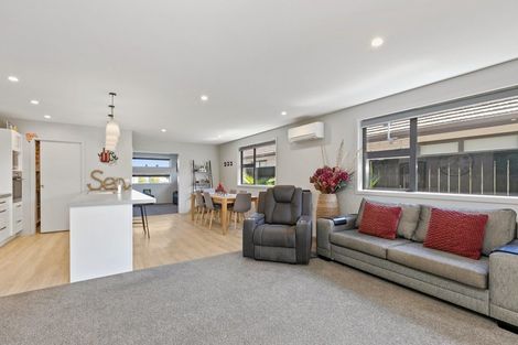 Photo of property in 75 Te Kio Crescent, Papamoa Beach, Papamoa, 3118