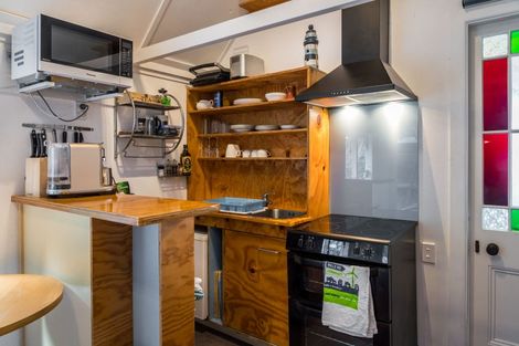 Photo of property in 147 Breaker Bay Road, Breaker Bay, Wellington, 6022