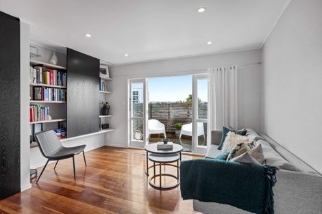 Photo of property in 1/74 College Road, Northcote, Auckland, 0627