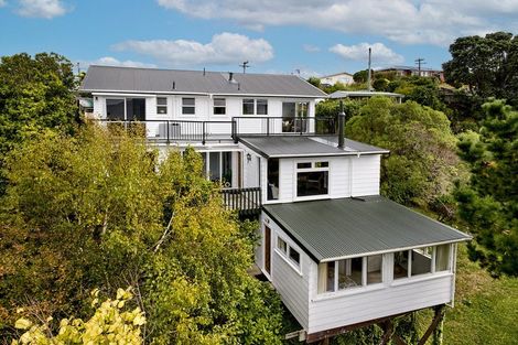 Photo of property in 30 Mana View Road, Paremata, Porirua, 5026
