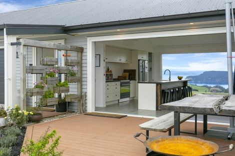 Photo of property in 48 Edge Hill, Acacia Bay, Taupo, 3385